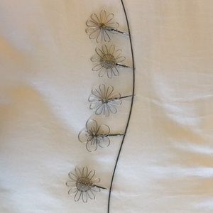 Hanging photo/memento holder